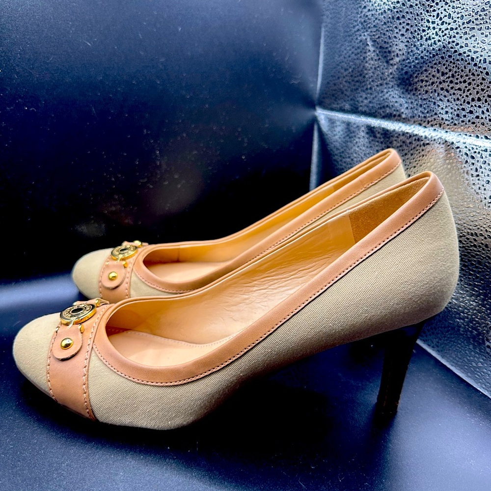 Tommy Hilfiger natural color pumps